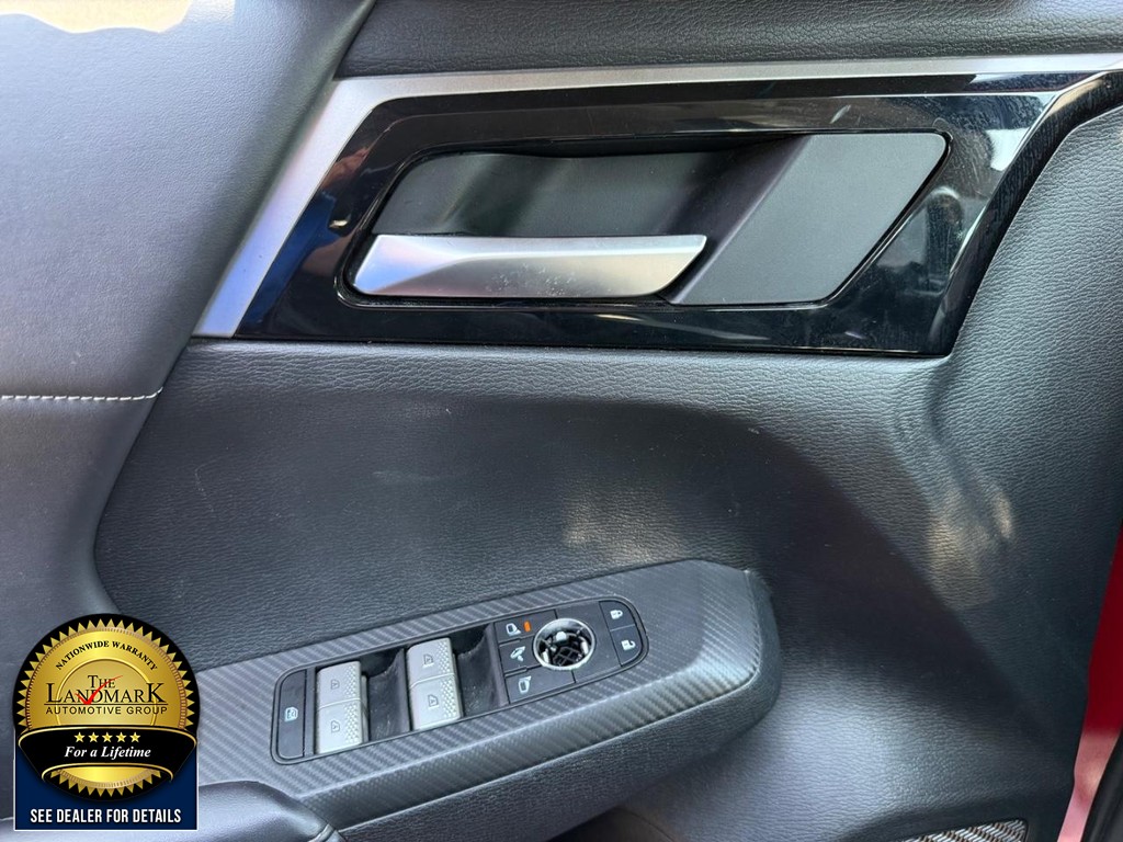 Mitsubishi Outlander Vehicle Full-screen Gallery Image 8