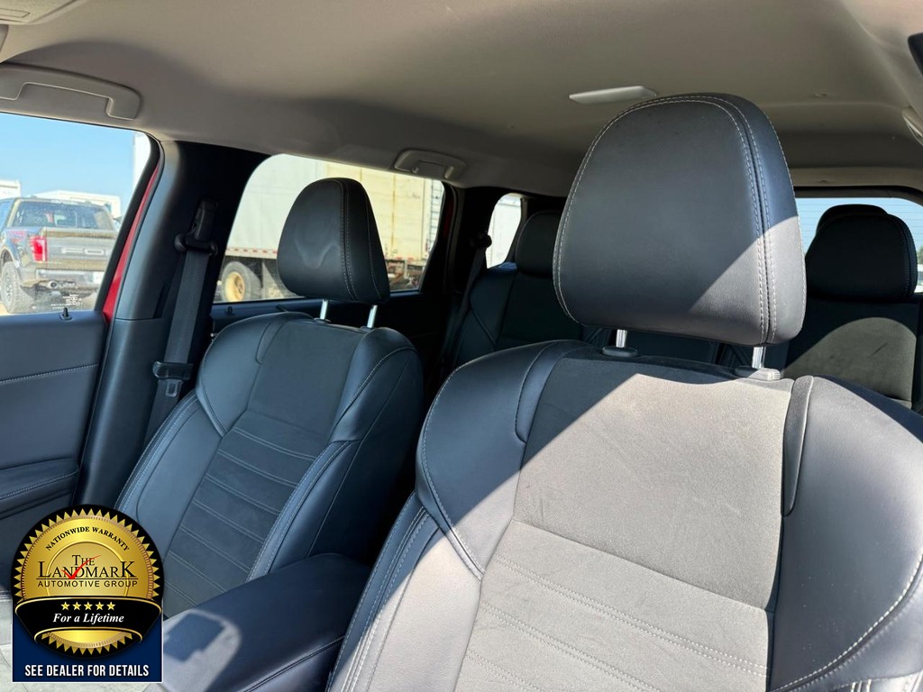 Mitsubishi Outlander Vehicle Full-screen Gallery Image 9