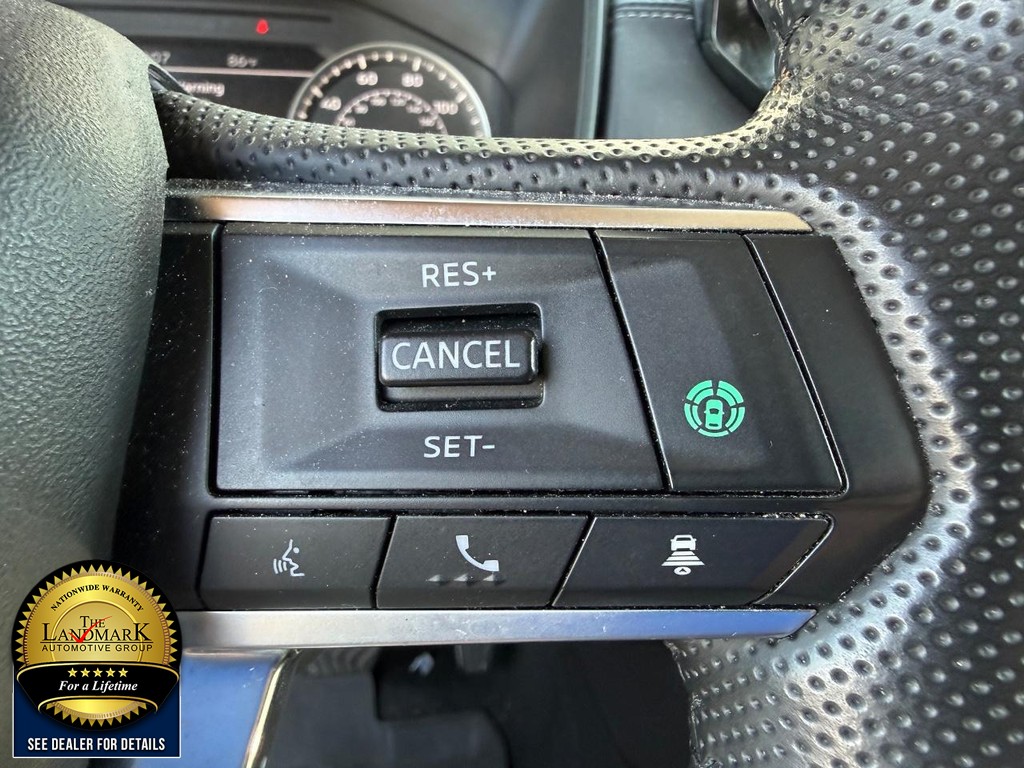 Mitsubishi Outlander Vehicle Full-screen Gallery Image 11
