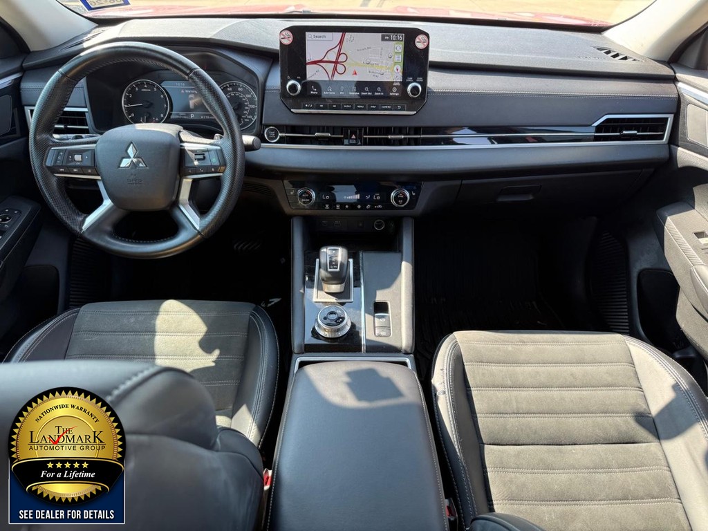 Mitsubishi Outlander Vehicle Full-screen Gallery Image 17