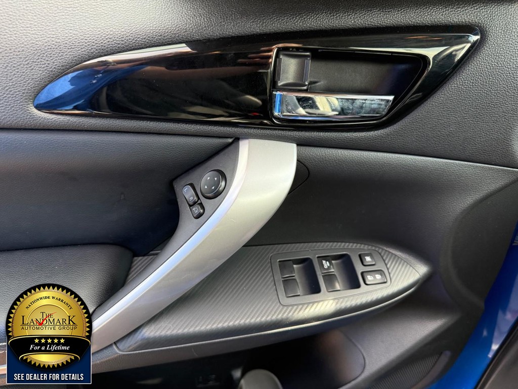 Mitsubishi Eclipse Cross Vehicle Full-screen Gallery Image 8