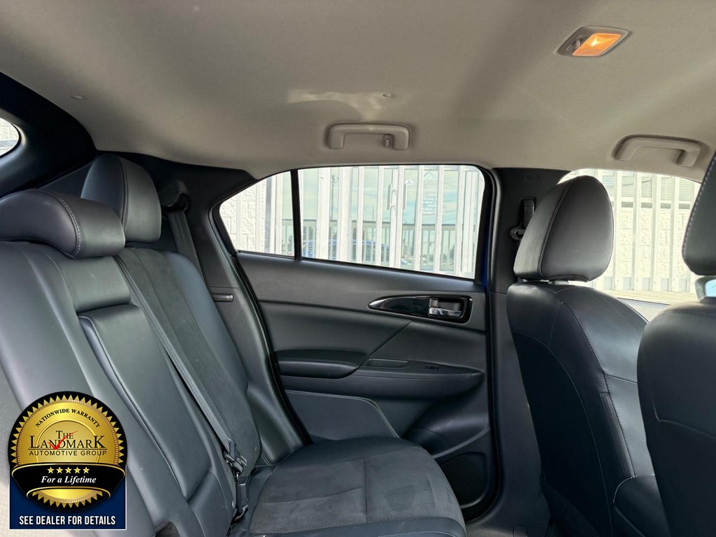 Mitsubishi Eclipse Cross Vehicle Full-screen Gallery Image 16