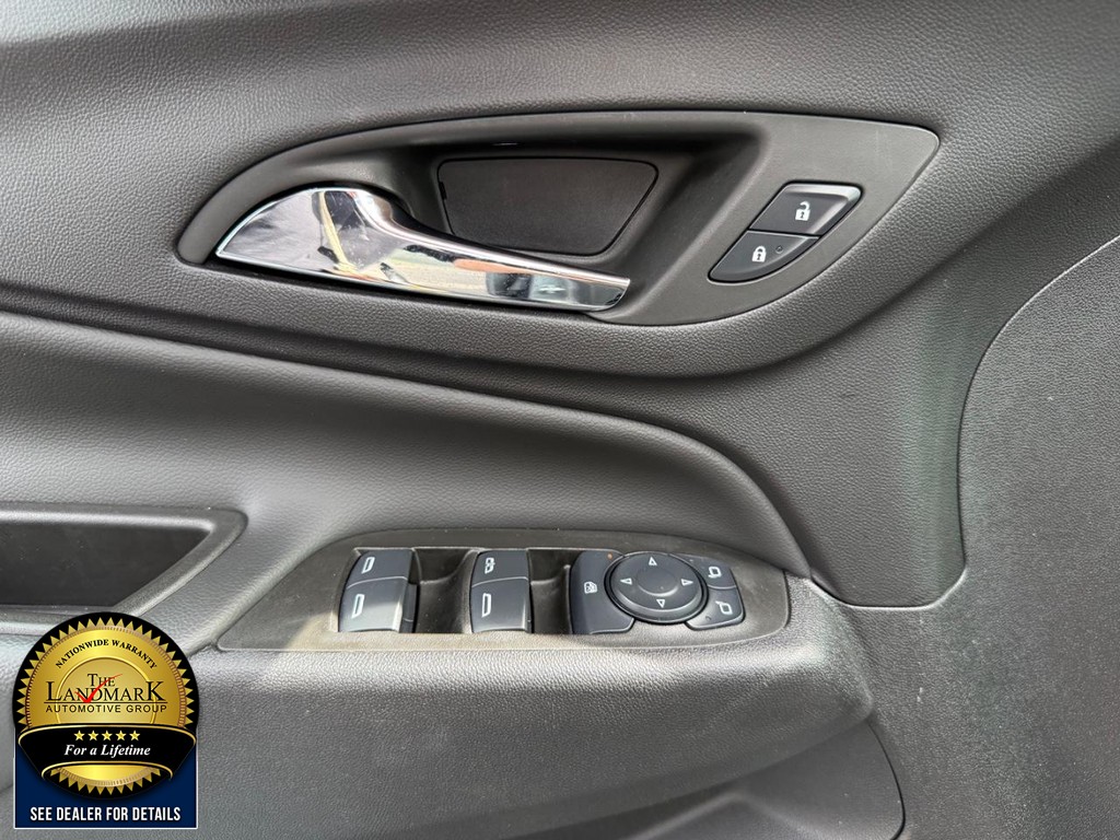 Chevrolet Equinox Vehicle Full-screen Gallery Image 8
