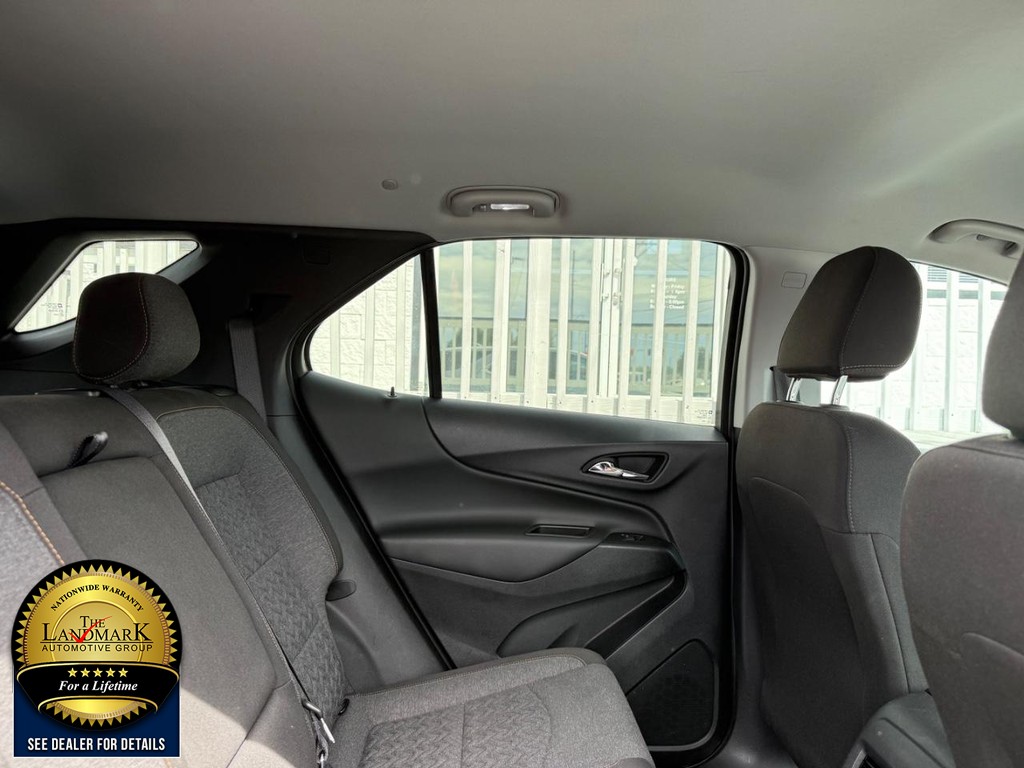 Chevrolet Equinox Vehicle Full-screen Gallery Image 15