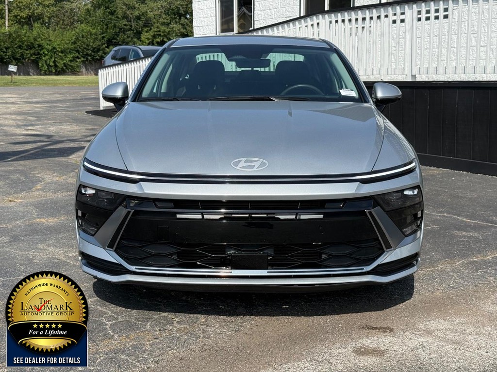 Hyundai Sonata Vehicle Full-screen Gallery Image 2