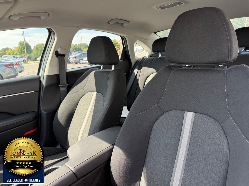 Hyundai Sonata Vehicle Full-screen Gallery Image 9