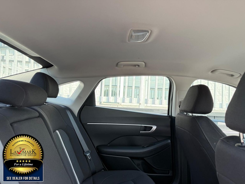 Hyundai Sonata Vehicle Full-screen Gallery Image 15