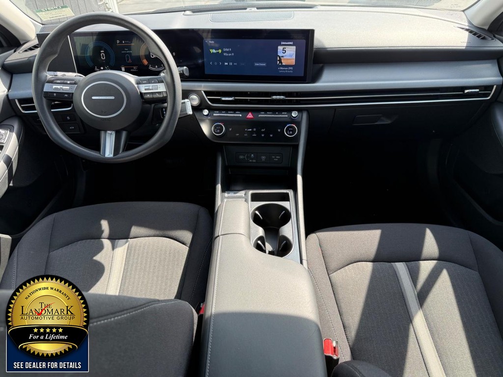 Hyundai Sonata Vehicle Full-screen Gallery Image 16