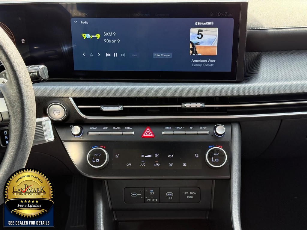 Hyundai Sonata Vehicle Full-screen Gallery Image 18