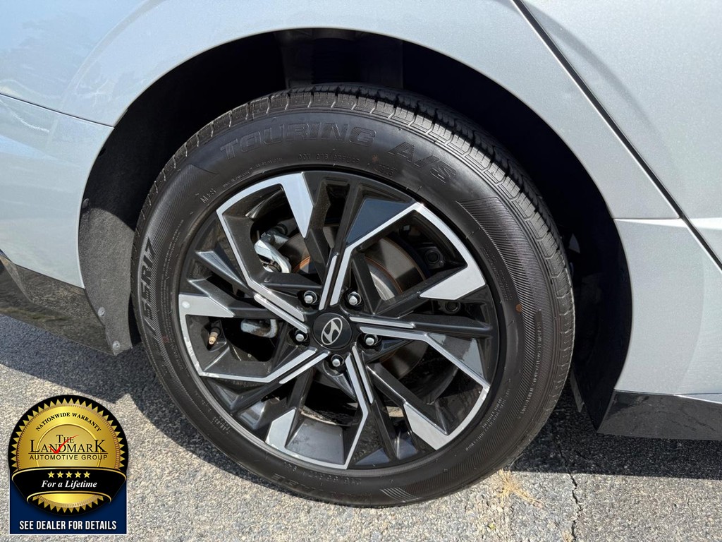 Hyundai Sonata Vehicle Full-screen Gallery Image 20