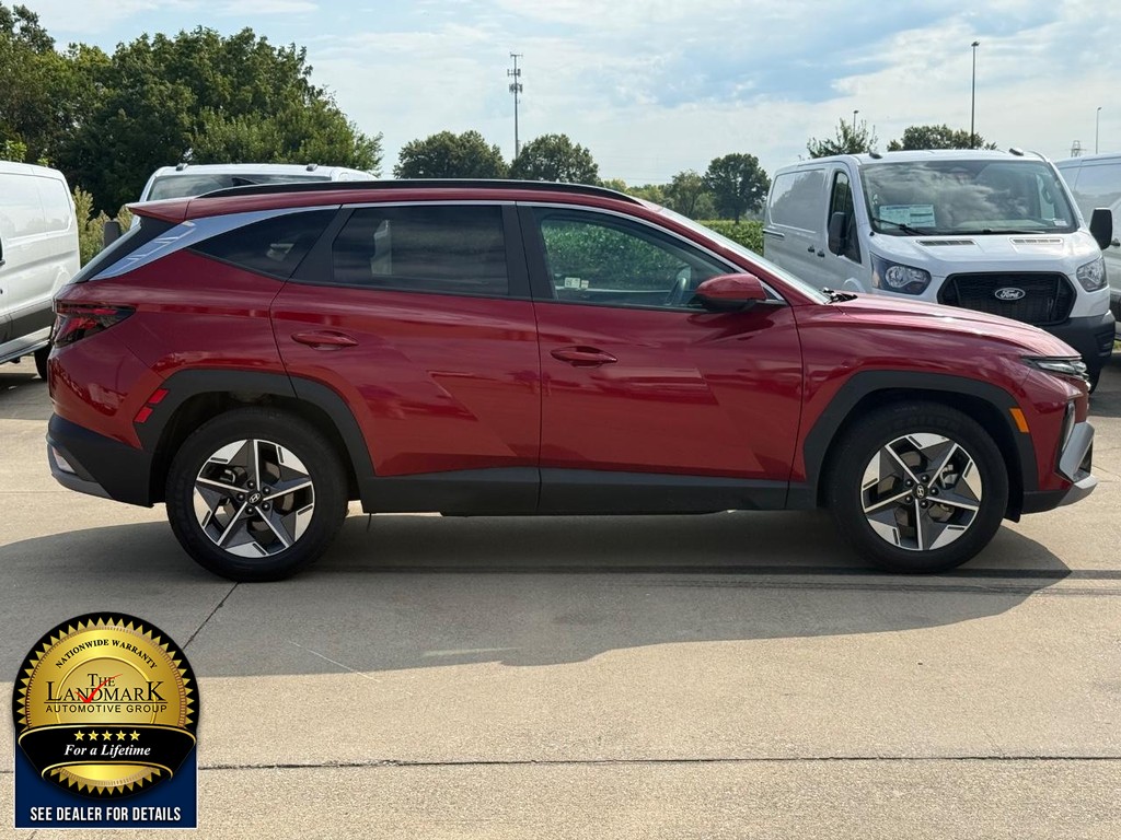 Hyundai Tucson Vehicle Full-screen Gallery Image 4