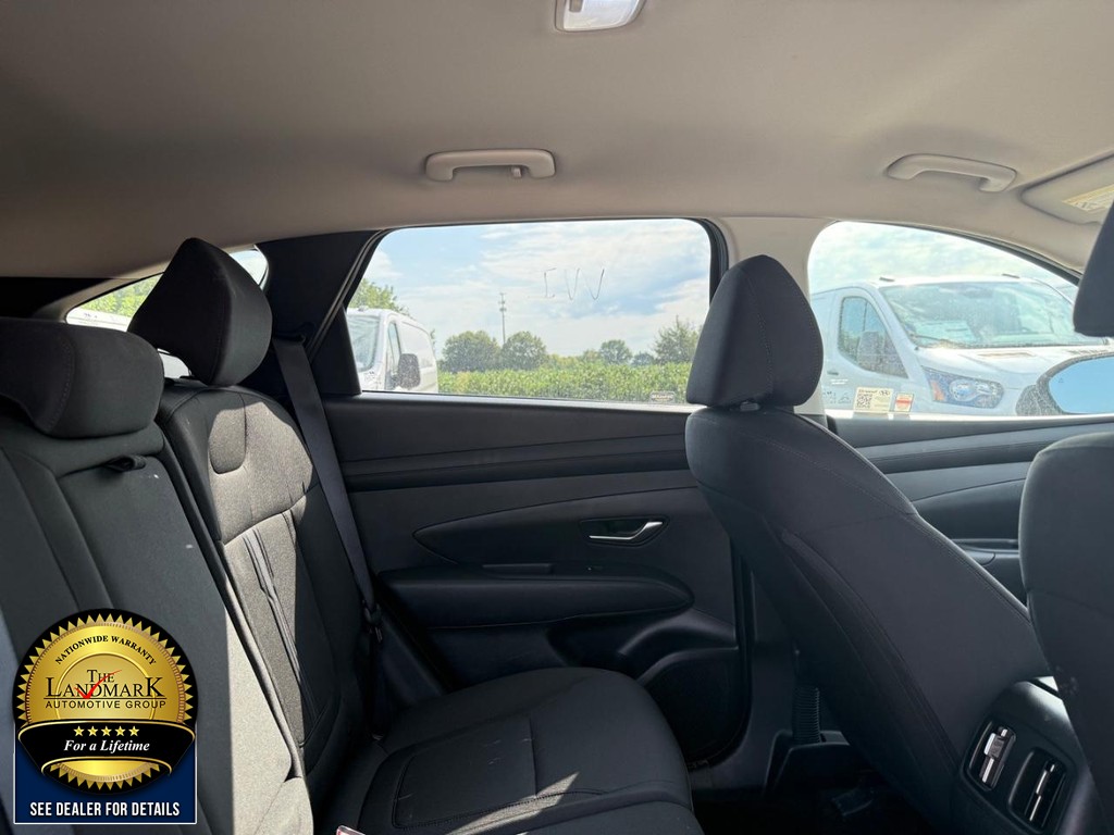 Hyundai Tucson Vehicle Full-screen Gallery Image 15