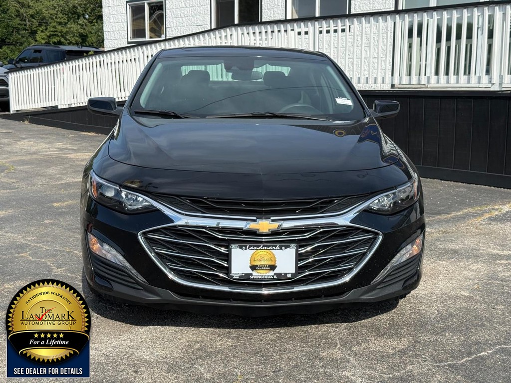 Chevrolet Malibu Vehicle Full-screen Gallery Image 2
