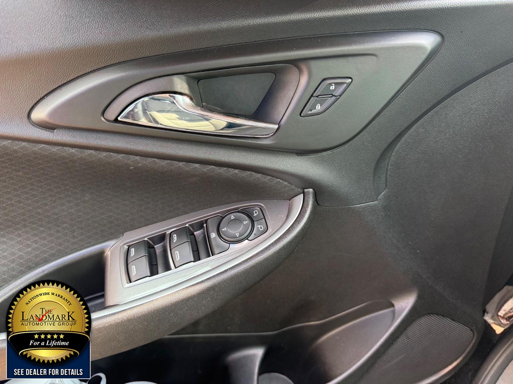 Chevrolet Malibu Vehicle Full-screen Gallery Image 8