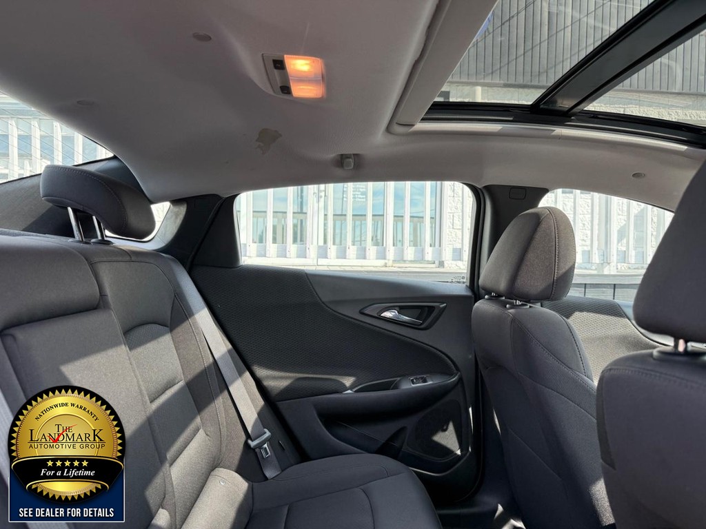 Chevrolet Malibu Vehicle Full-screen Gallery Image 15