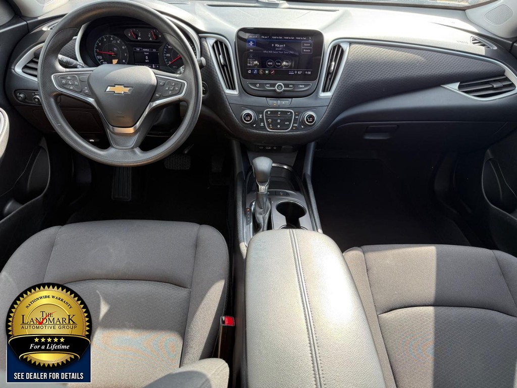 Chevrolet Malibu Vehicle Full-screen Gallery Image 16