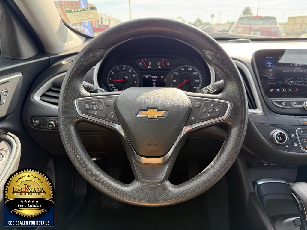 Chevrolet Malibu Vehicle Full-screen Gallery Image 17