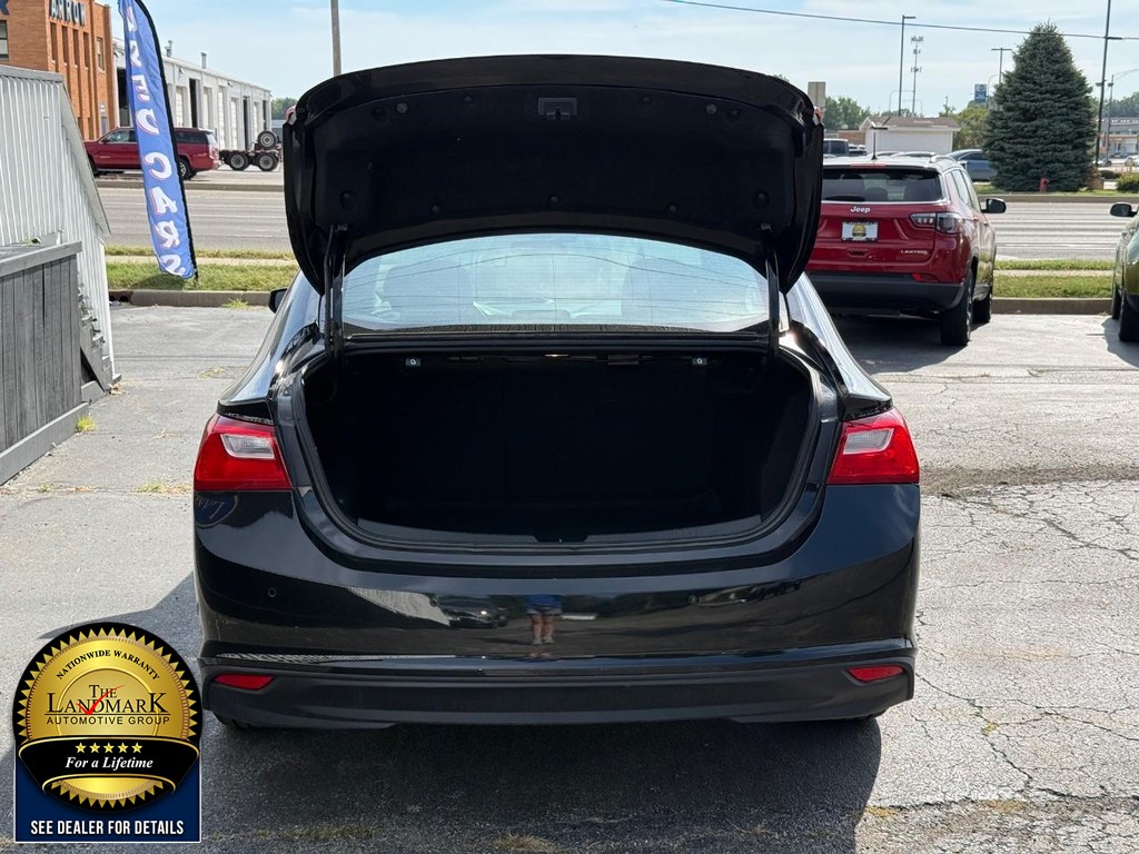 Chevrolet Malibu Vehicle Full-screen Gallery Image 19