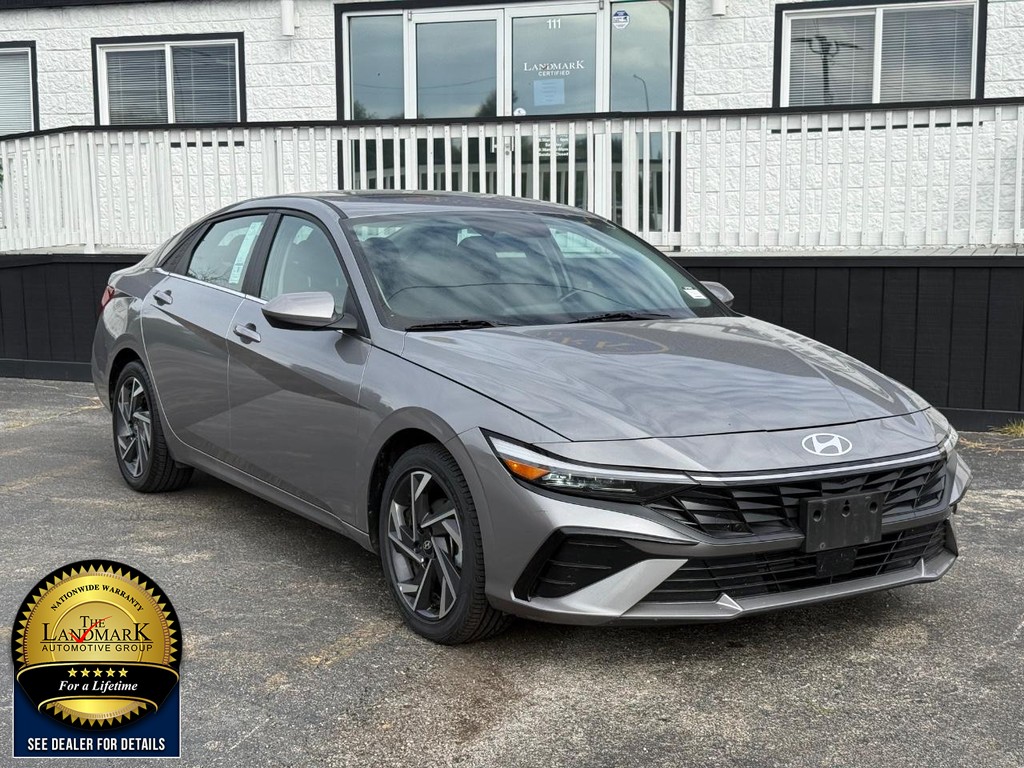 Hyundai Elantra Vehicle Full-screen Gallery Image 3