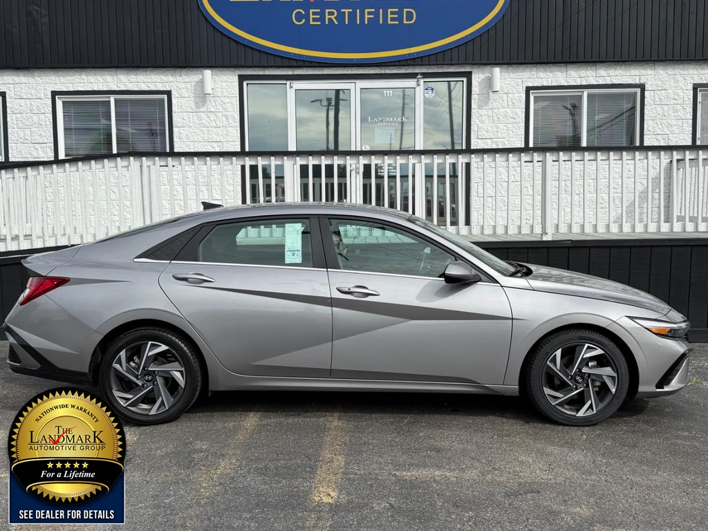Hyundai Elantra Vehicle Full-screen Gallery Image 4