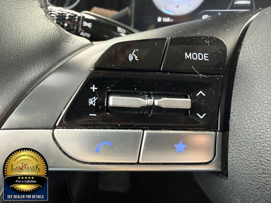 Hyundai Elantra Vehicle Full-screen Gallery Image 10