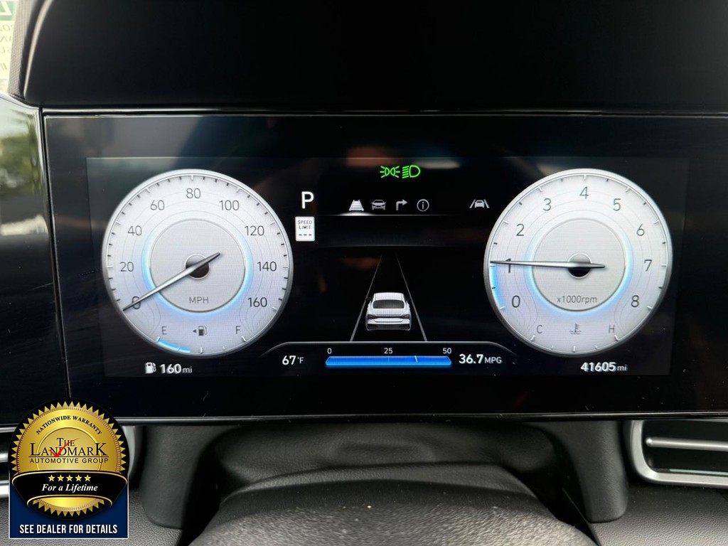 Hyundai Elantra Vehicle Full-screen Gallery Image 12