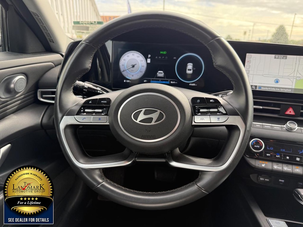Hyundai Elantra Vehicle Full-screen Gallery Image 18
