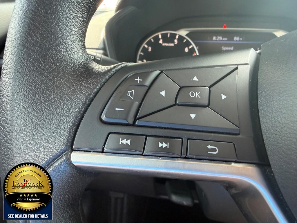 Nissan Altima Vehicle Full-screen Gallery Image 10