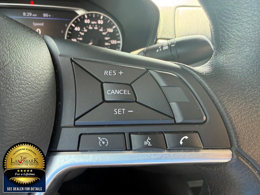Nissan Altima Vehicle Full-screen Gallery Image 11