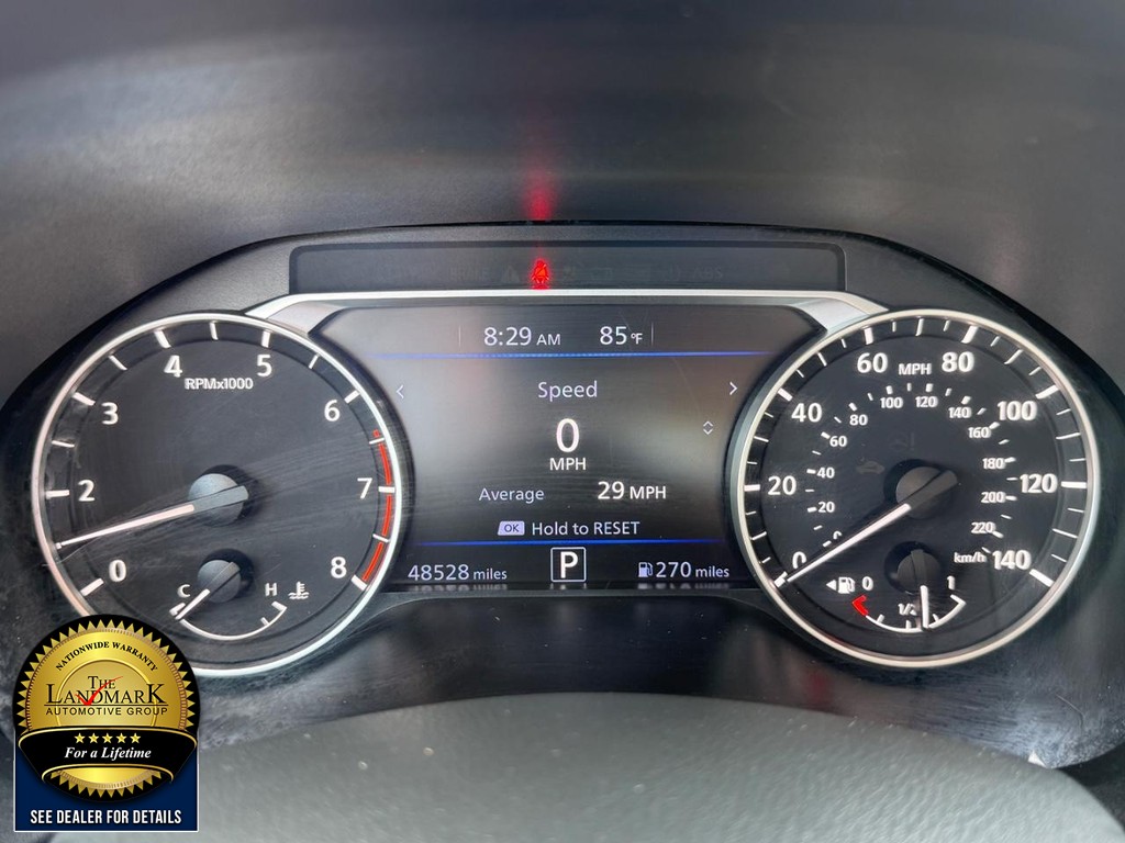 Nissan Altima Vehicle Full-screen Gallery Image 12