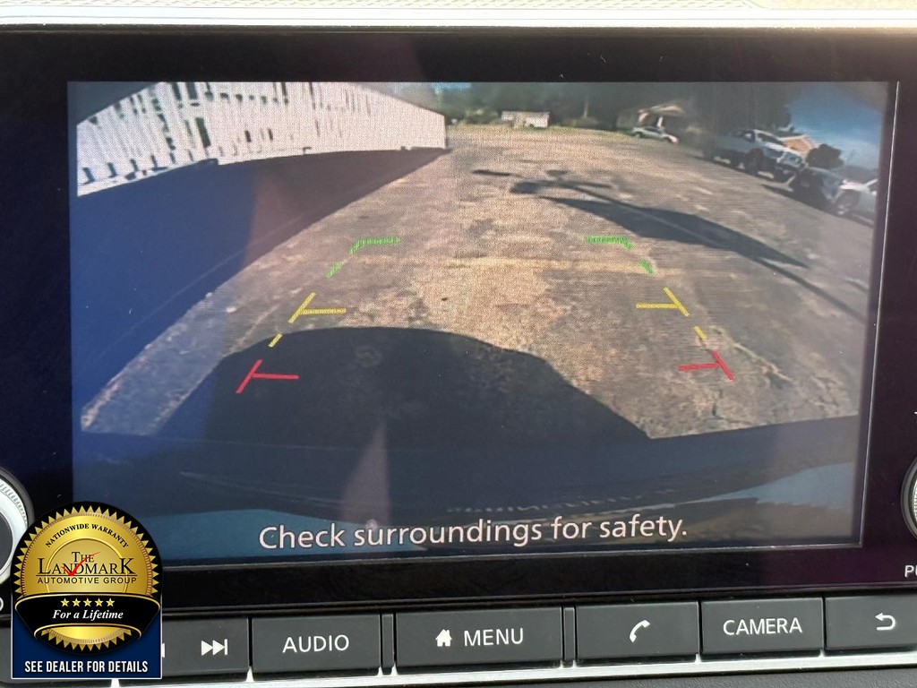 Nissan Altima Vehicle Full-screen Gallery Image 13
