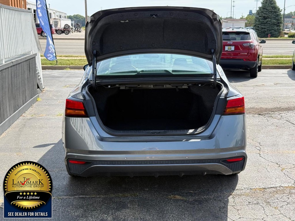Nissan Altima Vehicle Full-screen Gallery Image 18