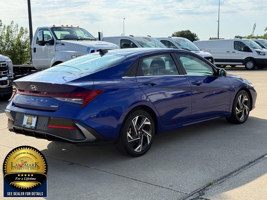 Hyundai Elantra Vehicle Full-screen Gallery Image 5