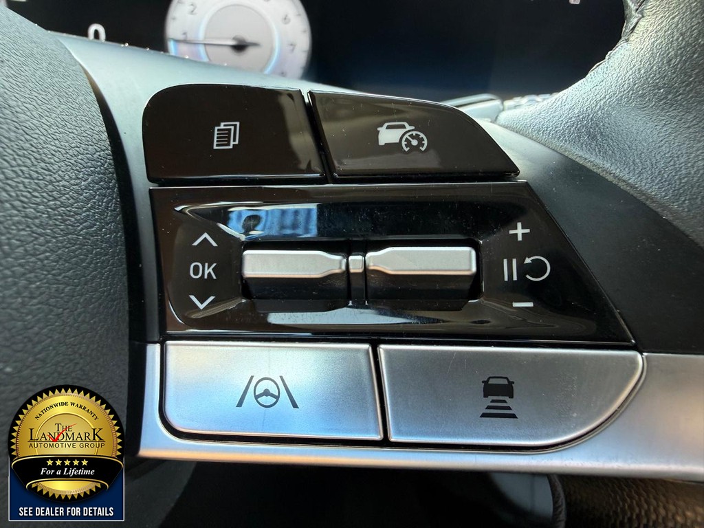 Hyundai Elantra Vehicle Full-screen Gallery Image 11