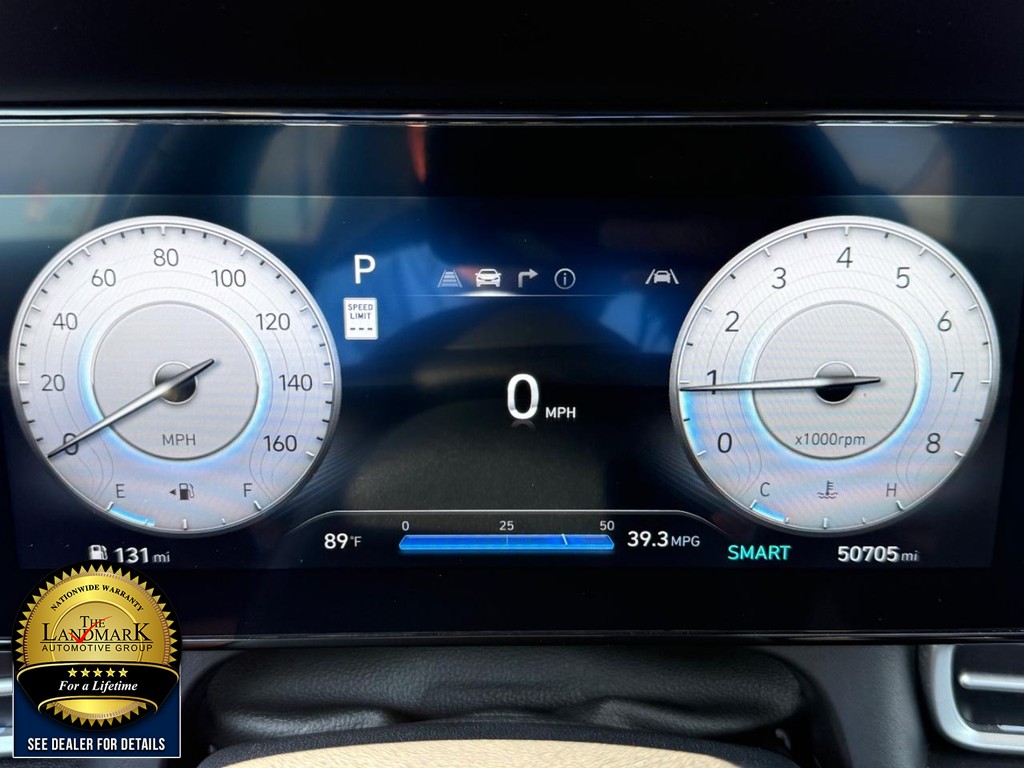 Hyundai Elantra Vehicle Full-screen Gallery Image 12