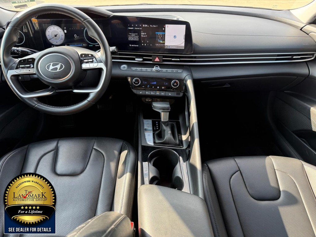 Hyundai Elantra Vehicle Full-screen Gallery Image 17