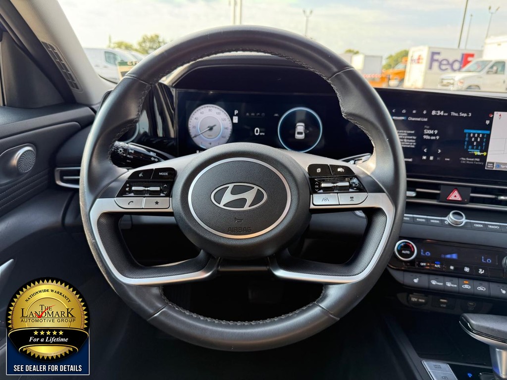 Hyundai Elantra Vehicle Full-screen Gallery Image 18