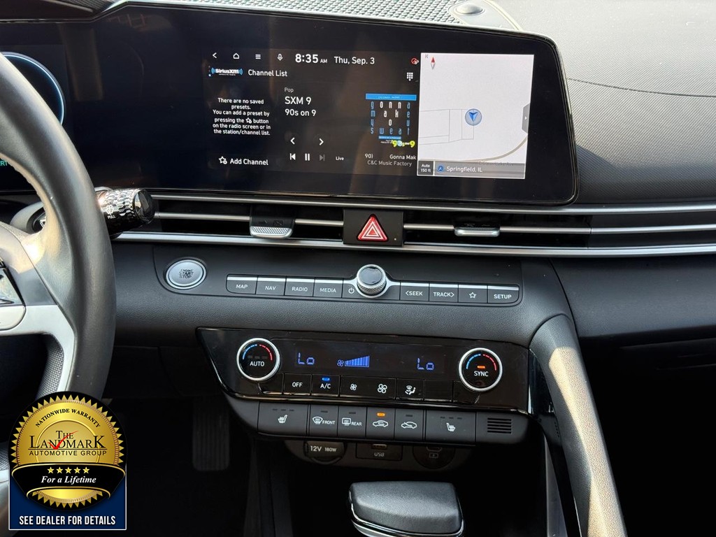Hyundai Elantra Vehicle Full-screen Gallery Image 19