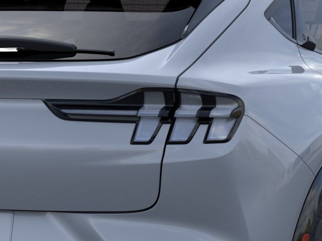 Ford Mustang Mach-E Vehicle Full-screen Gallery Image 21