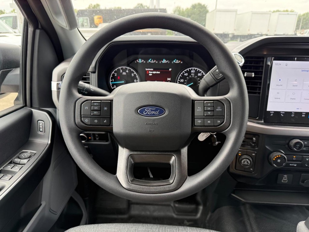 Ford F-150 Vehicle Full-screen Gallery Image 16