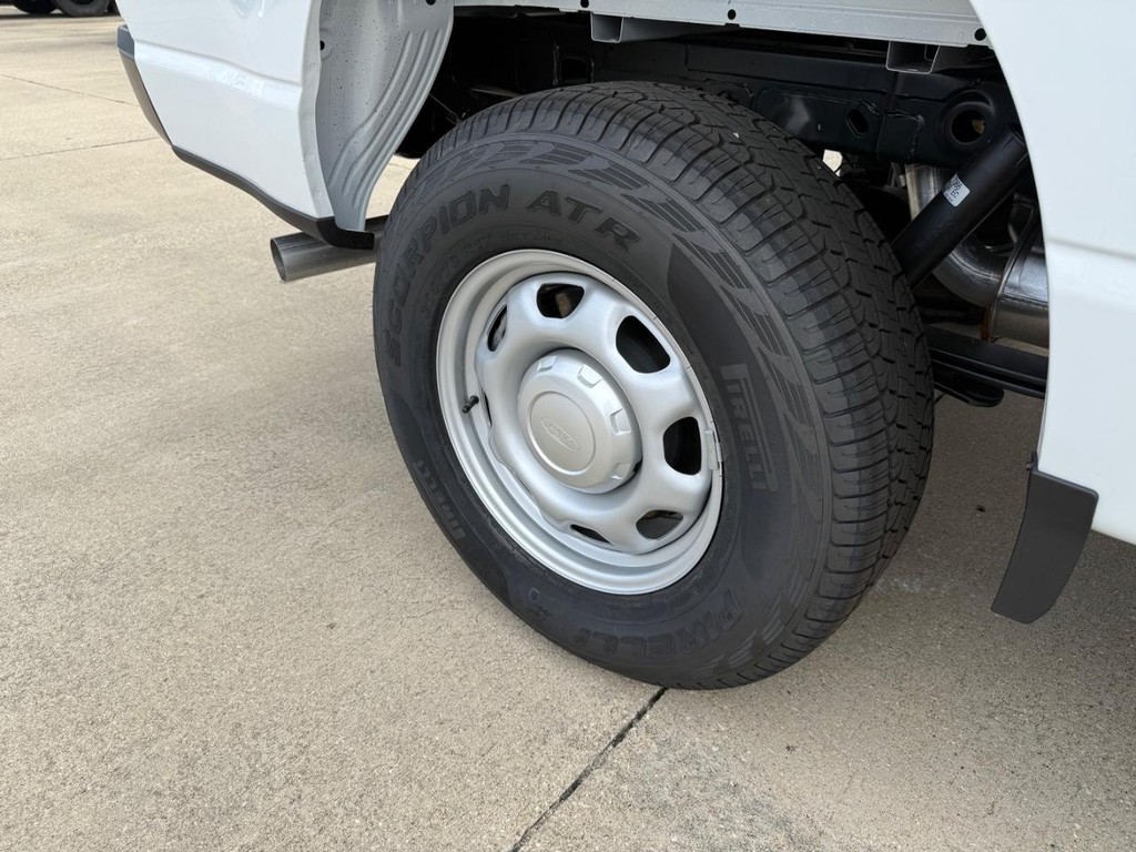 Ford F-150 Vehicle Full-screen Gallery Image 19