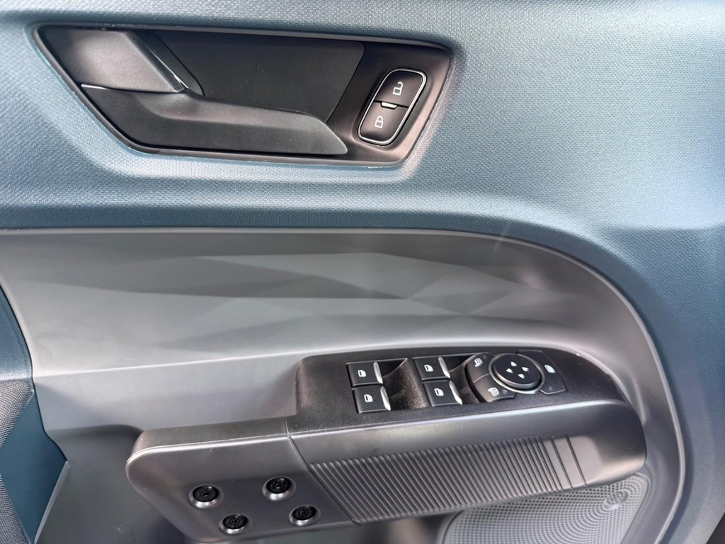Ford Maverick Vehicle Full-screen Gallery Image 8