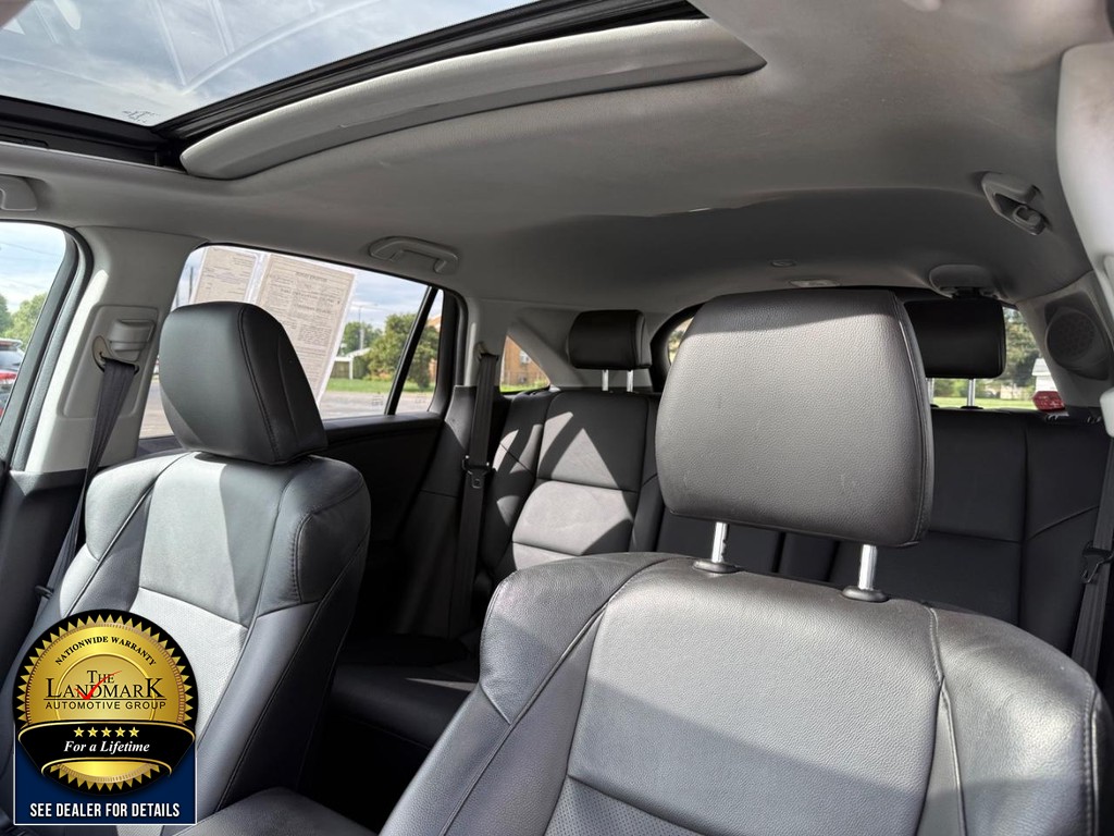 Acura RDX Vehicle Full-screen Gallery Image 9