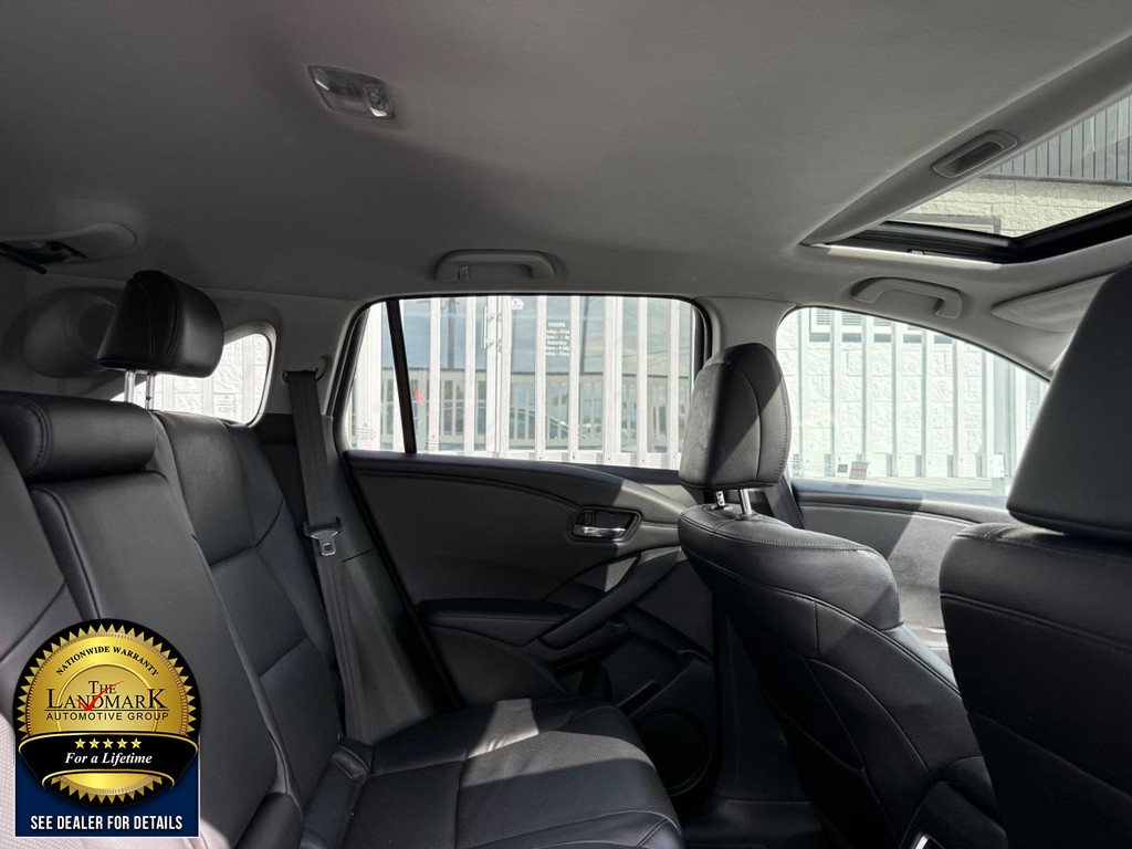 Acura RDX Vehicle Full-screen Gallery Image 16