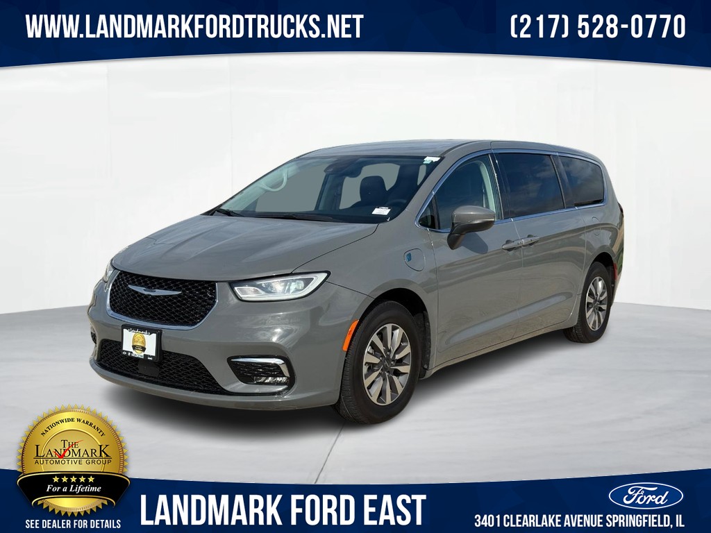 Chrysler Pacifica Vehicle Full-screen Gallery Image 01