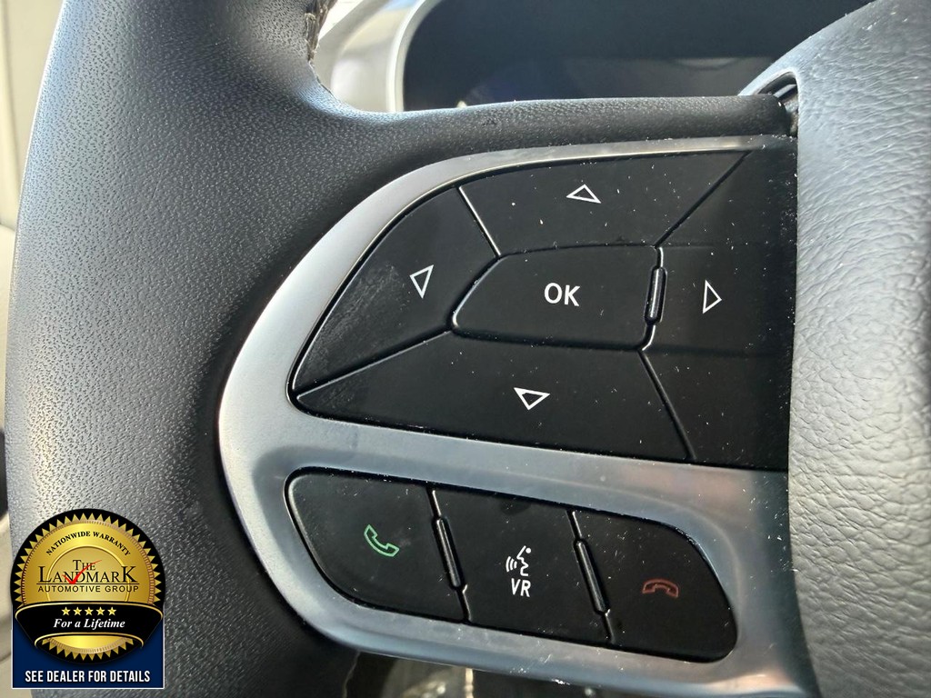 Chrysler Pacifica Vehicle Full-screen Gallery Image 10