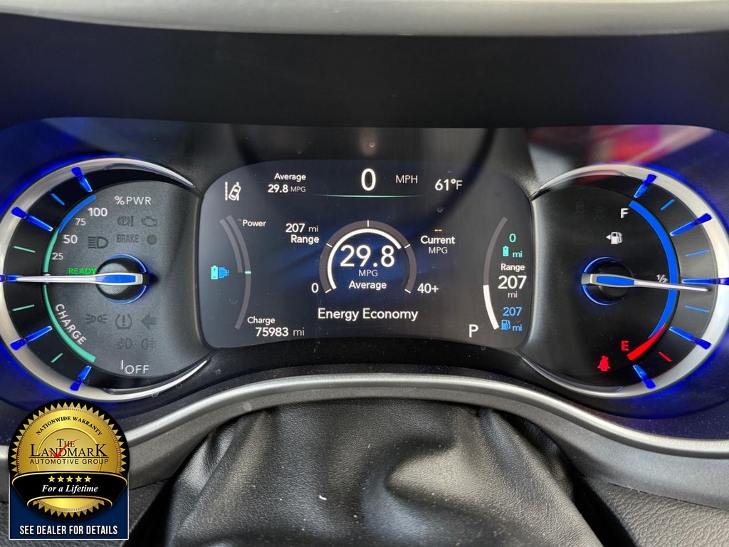 Chrysler Pacifica Vehicle Full-screen Gallery Image 12
