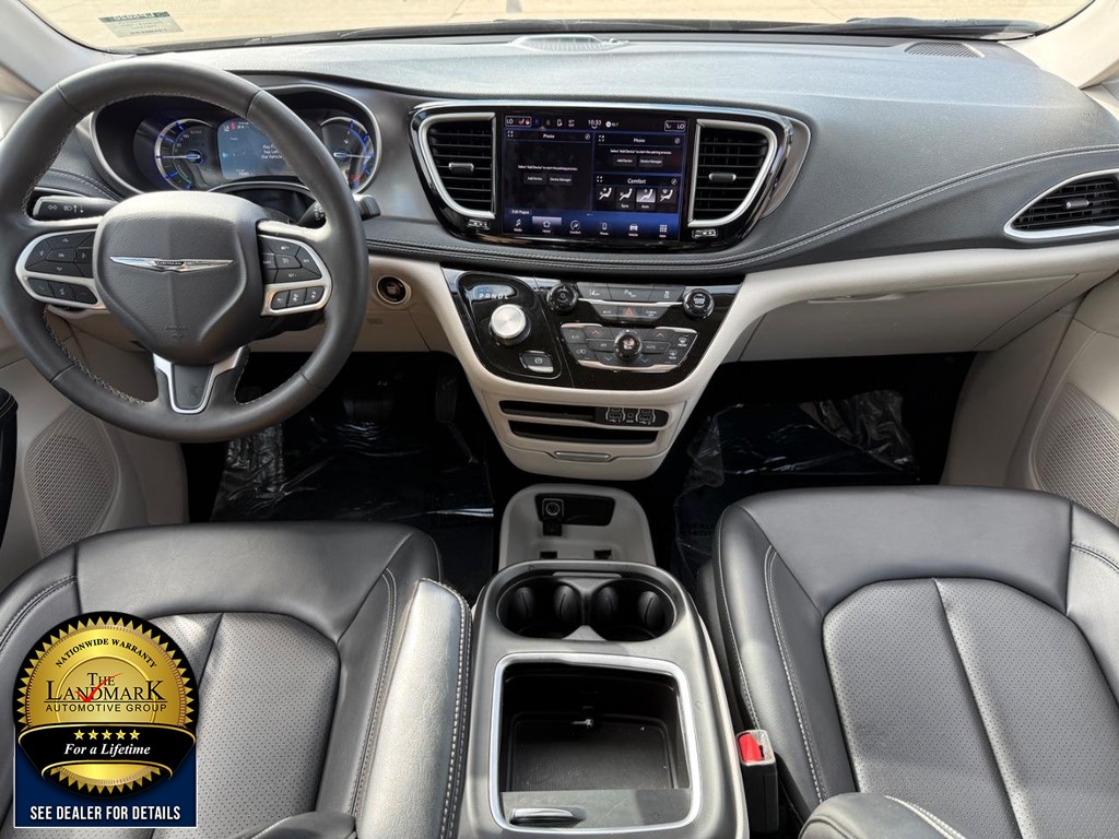 Chrysler Pacifica Vehicle Full-screen Gallery Image 18