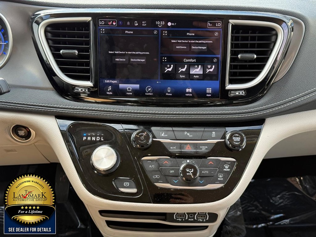 Chrysler Pacifica Vehicle Full-screen Gallery Image 20