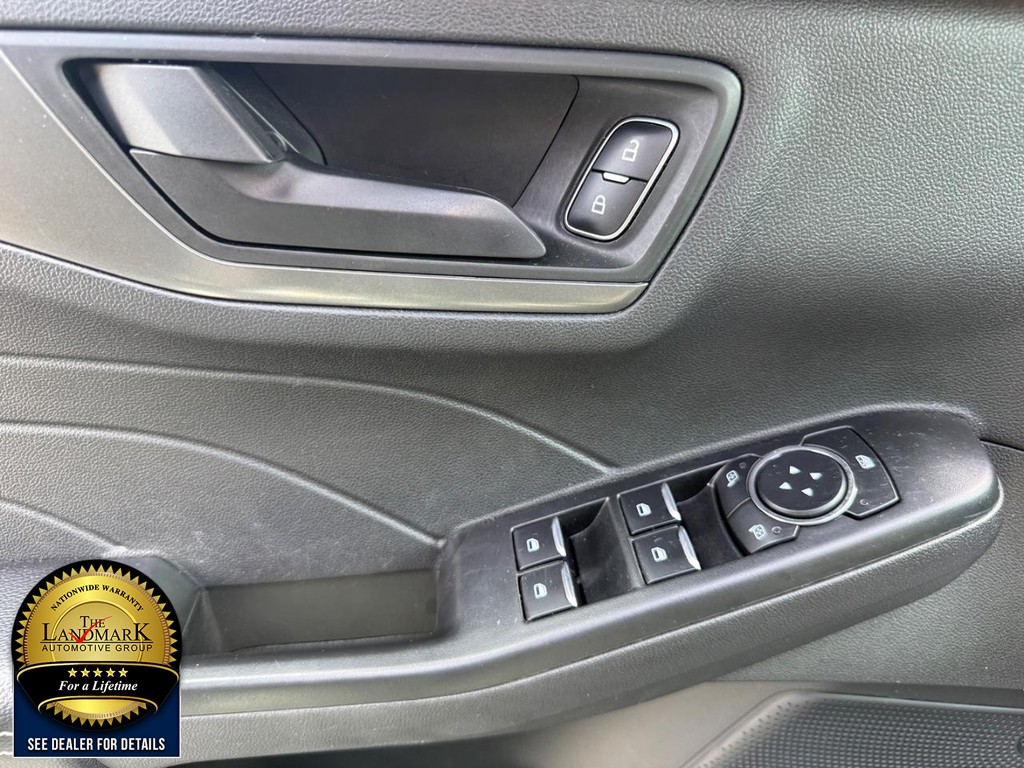 Ford Escape Vehicle Full-screen Gallery Image 08